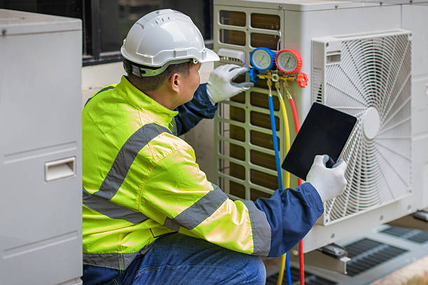 Professional Hvac technician working in Martinsville, IL